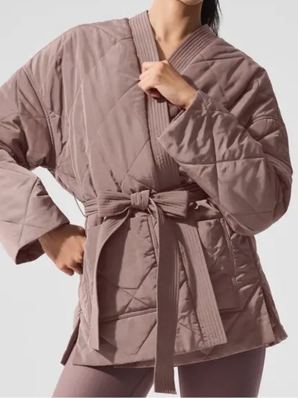 659. Alo Yoga Urbanite Wrap Puffer med Jacket Mushroom